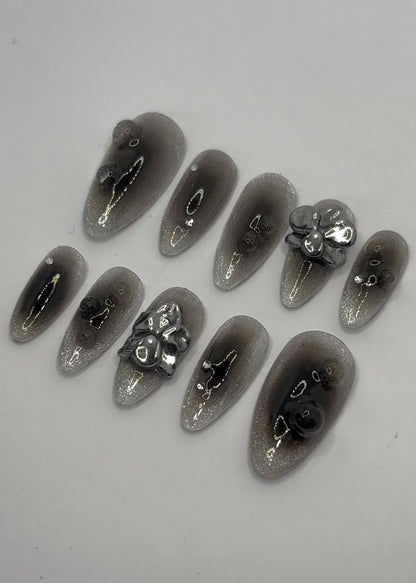 Black Chrome Elegance Press-On Nails / Metallic Noir Nail Set