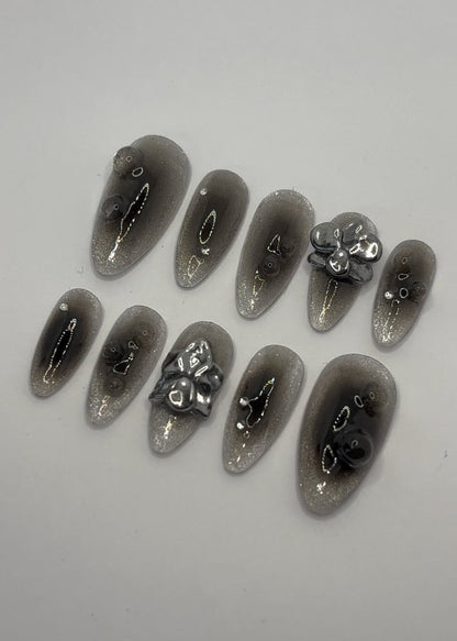 Black Chrome Elegance Press-On Nails / Metallic Noir Nail Set