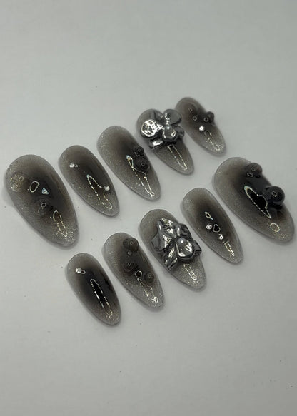 Black Chrome Elegance Press-On Nails / Metallic Noir Nail Set