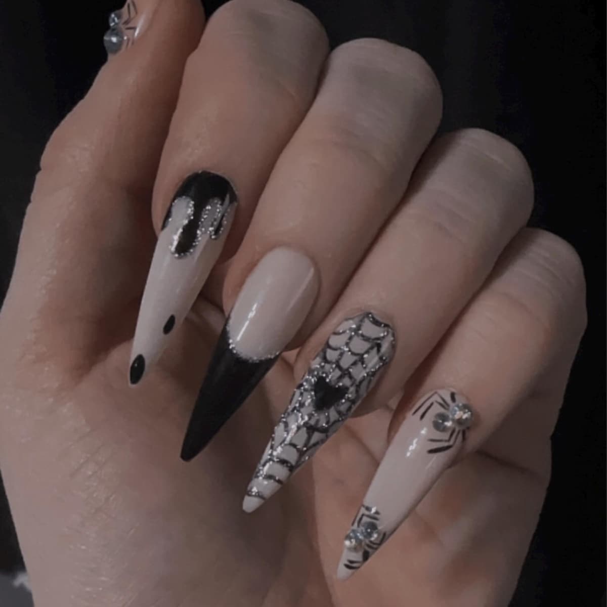 Gothic Spider 3D Press-On Nails / Halloween Black & Nude Nail Set